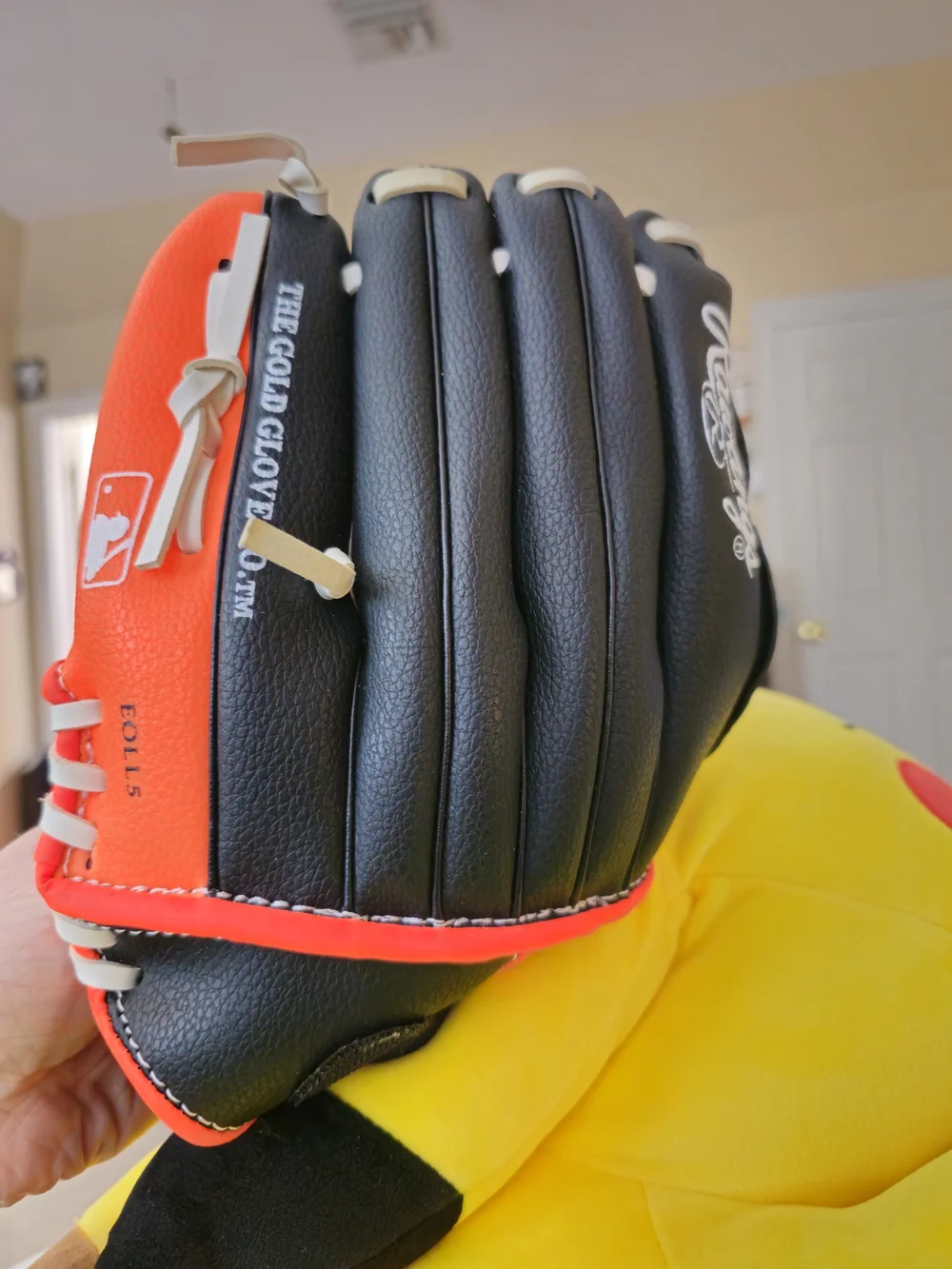 Never Used Rawlings Players Series PL105NO (10 1/2-inch youth glove) (NWOT)